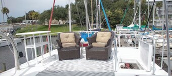 3-bedroom 60' Yacht - Scenic Harbor