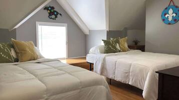 4 bedrooms, iron/ironing board, WiFi, bed sheets