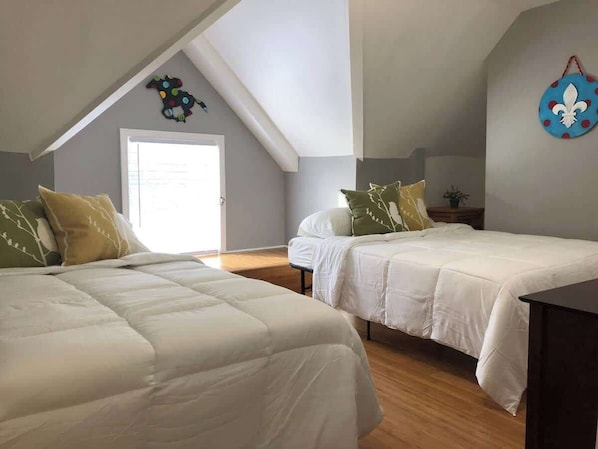 4 chambres, fer et planche à repasser, Wi-Fi, draps fournis