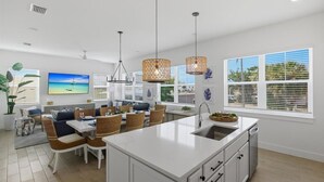 Interior - Ocean Pearl - Steps from the Beach (Fort Myers Beach)