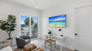 Una Smart TV, una mesa de tenis de mesa