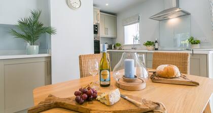 Bryntirion Wyn - sleeps 4 guests in 2 bedrooms