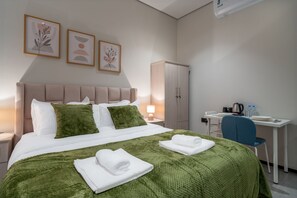 1 bedroom, desk, free WiFi, bed sheets