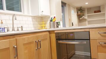 Fridge, microwave, oven, coffee/tea maker