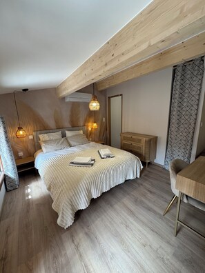 2 chambres, fer et planche à repasser, Wi-Fi gratuit, draps fournis
