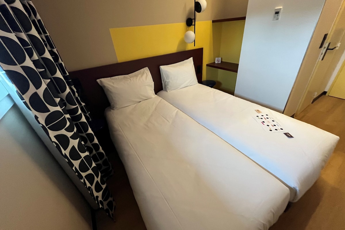 Free WiFi, bed sheets