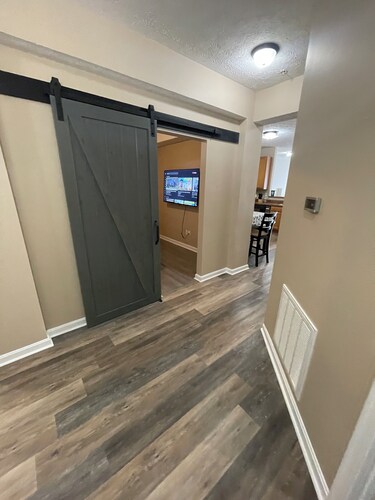 3-bedroom townhome in tranquil Delmar with WiFi, AC. Relax and unwind