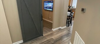 3-bedroom townhome in tranquil Delmar with WiFi, AC. Relax and unwind