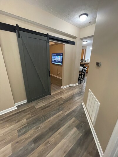 3-bedroom townhome in tranquil Delmar with WiFi, AC. Relax and unwind