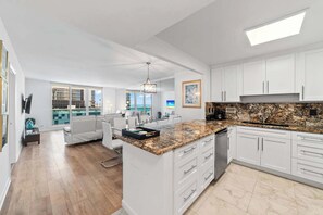 Fridge, microwave, oven, stovetop - Oasis on the Beach - Beachfront condo with resort amenities (Miami Beach)