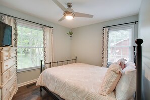 4 bedrooms, travel crib, WiFi, bed sheets