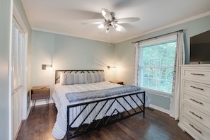 4 bedrooms, travel crib, WiFi, bed sheets