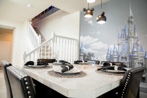 Villa | 5 bedrooms - Fantasy Themed Fun With Pool Resort Access (Davenport)