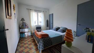 1 chambre, fer et planche Ă  repasser, Wi-Fi, draps fournis