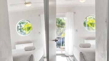 3 slaapkamers, een strijkplank/strijkijzer, gratis wifi, beddengoed