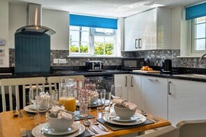 Cottage | Private kitchen - Cottage in Cornwall With Panoramic Views (Redruth)