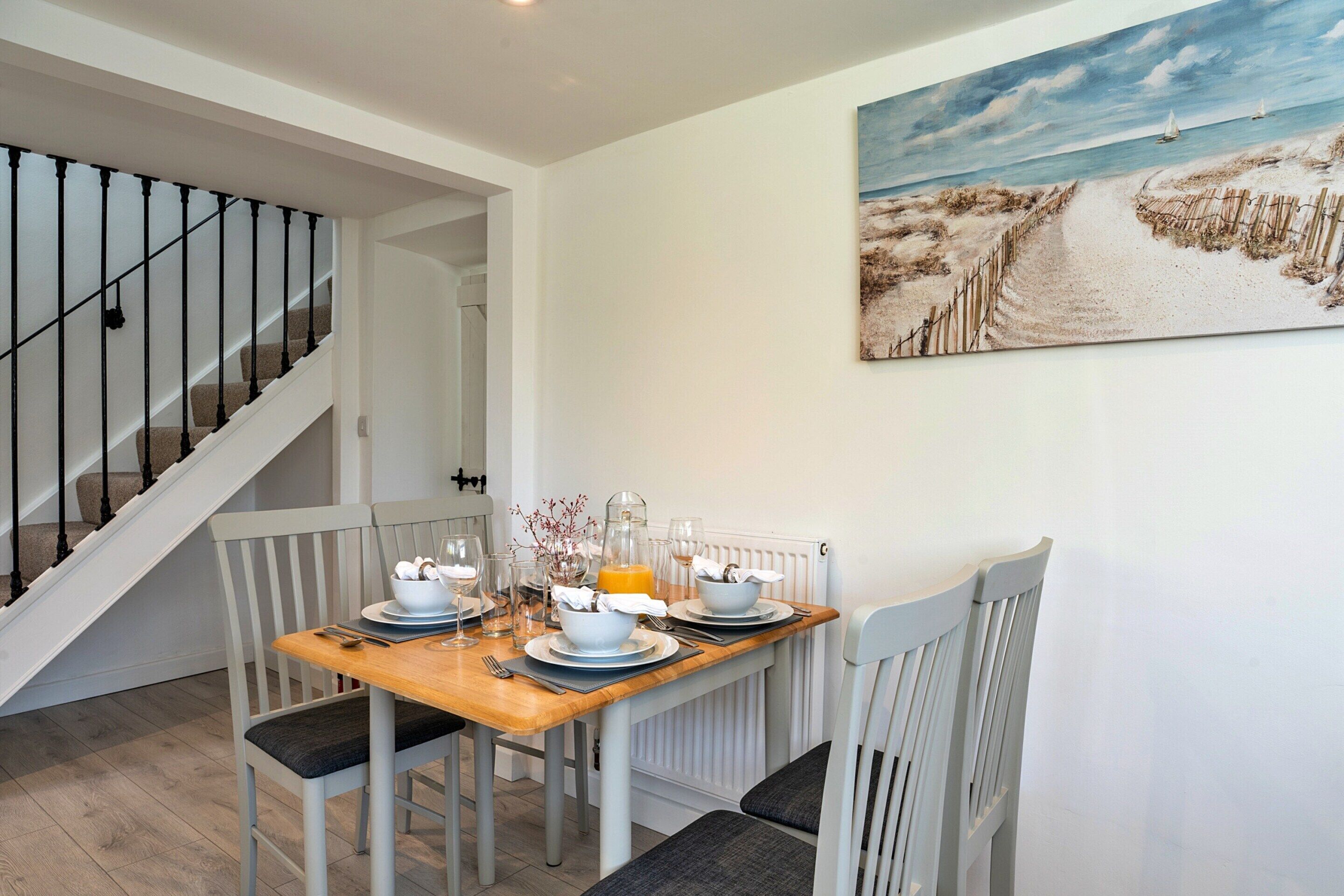 Cottage | Dining