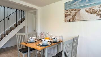 Cottage | Dining