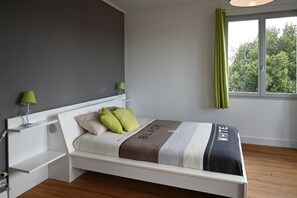 5 Schlafzimmer, Bügeleisen/Bügelbrett, kostenloses WLAN