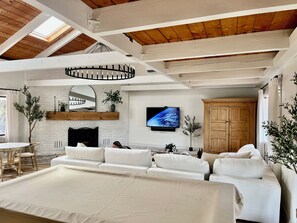 Interior - Spacious & Luxurious 1-bedroom Ocean View Guesthouse in La Jolla (San Diego)