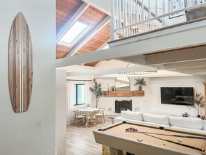 Smart TV, fireplace -  Spacious & Luxurious 1-bedroom Ocean View Guesthouse in La Jolla (San Diego)