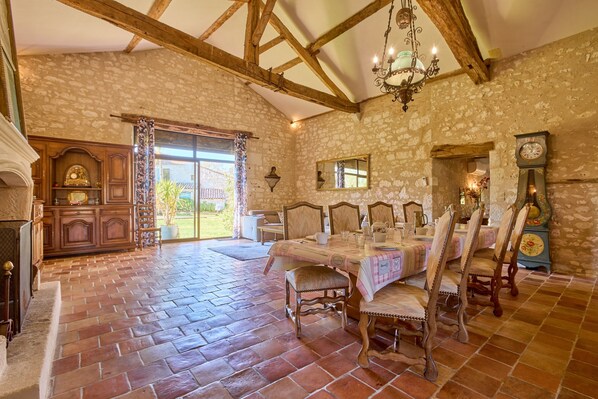 Dining - Le Pigeonnier - Piscine Privée et Jacuzzi (Thénac)