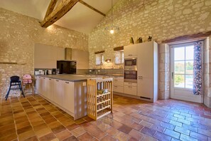 Fridge, microwave, oven, dishwasher - Le Pigeonnier - Piscine Privée et Jacuzzi (Thénac)