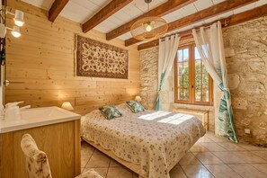 6 habitaciones, tabla de planchar con plancha y wifi gratis