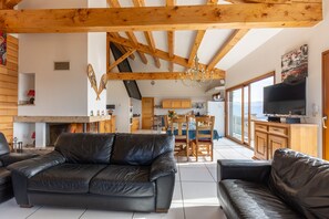 TV, fireplace, DVD player, stereo - Les Terrasses Sur Les Angles - Vue Montagne (Les Angles)