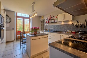 Refrigerador, microondas, horno y lavavajillas 