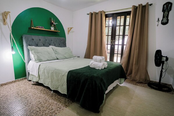 6 bedrooms, desk, iron/ironing board, WiFi