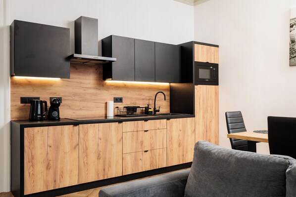 Comfort Apartment, 2 Bedrooms, Non Smoking, City View | Private kitchen | Oven, stovetop, espresso maker, coffee/tea maker