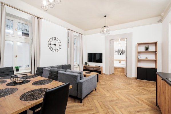Comfort Apartment, 2 Bedrooms, Non Smoking, City View | Living area