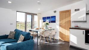 Cottage | Dining