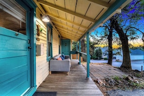 Terrace/patio - Enjoy Mountain Views w/ Hot Tub, Fire Pits & BBQ (Julian)