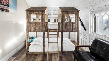 4 bedrooms, WiFi, bed sheets