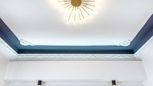 A ceiling with a decorative light fixture and two wall-mounted lights. - Home Sicily suite (Pachino)
