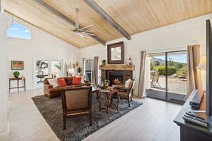 TV, fireplace, offices