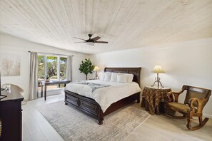 2 bedrooms, desk, iron/ironing board, WiFi