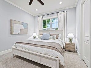 5 室のベッドルーム、デスク、アイロン / アイロン台、旅行用ベビーベッド