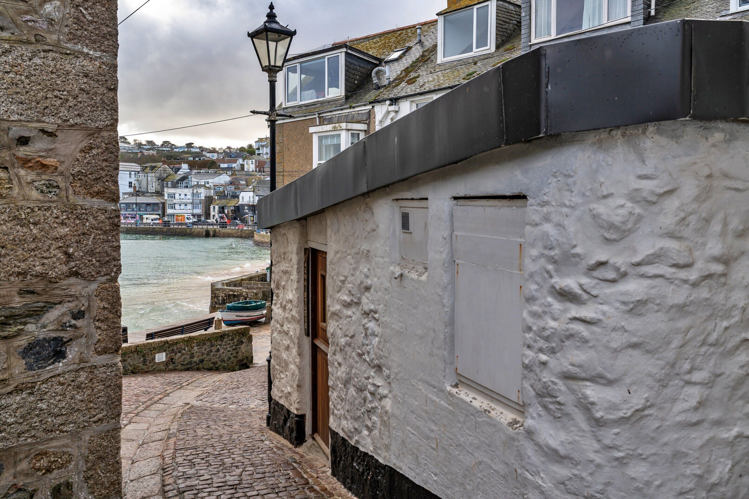 المنشأة من الخارج