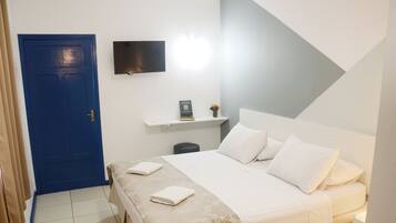 Basic Room, 1 King Bed, Private Bathroom | Free WiFi