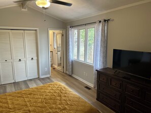 3 chambres, fer et planche à repasser, Wi-Fi, draps fournis