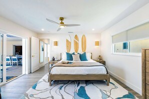 4 makuuhuonetta, työpöytä, silitysrauta/-lauta, vauvan matkasänky