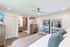 4 soverom, skrivebord, strykejern/-brett og reiseseng for barn