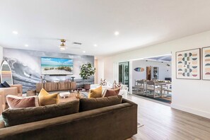 Interior - Blue Skies at Bayshore: Heated Pool, Hut Tub, Dock, Bikes, Beach Gear! (Cape Coral)