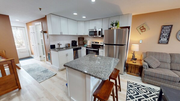 Fridge, microwave, oven, dishwasher - NEW! Mountain Crest 07 - Brigham Studio (Snowshoe)