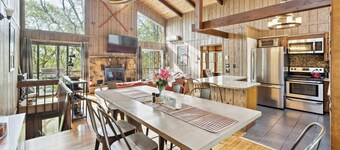 NEW! Charming Porter House in the heart of the Poconos