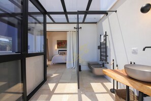 4 chambres, fer et planche à repasser, Wi-Fi gratuit, draps fournis