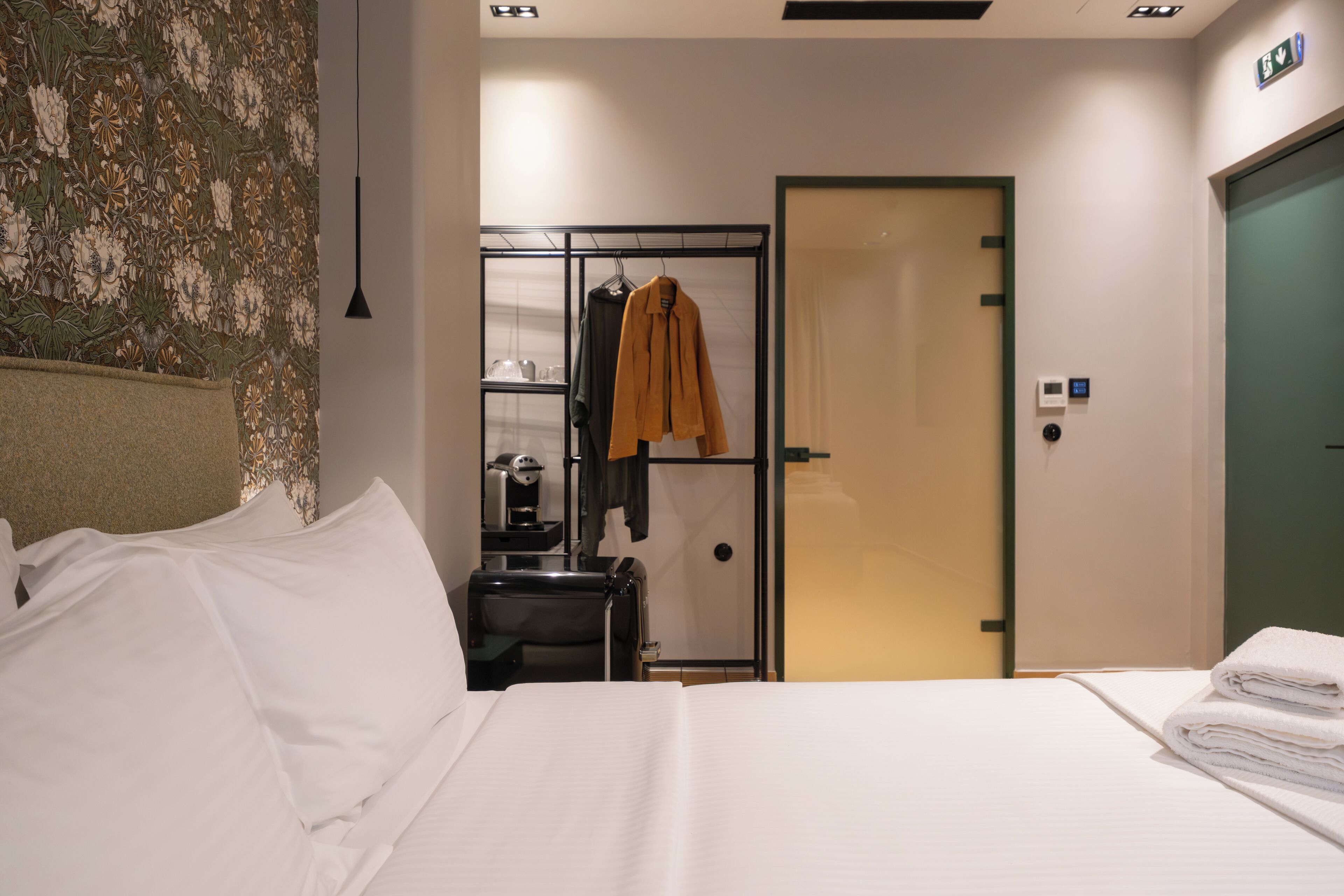 Quarto casal standard, acessível para pessoas com deficiência física | Frigobar, cofres nos quartos, Wi-Fi de cortesia, roupa de cama